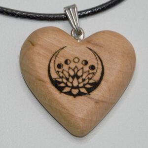 Herz-Kettenanhänger "Lotus Blume"