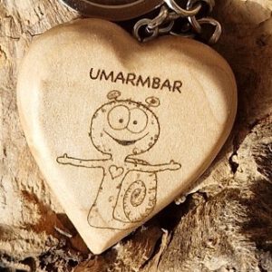 Herz-Schlüsselanhänger "UMARMBAR" (Ahorn)