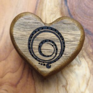 Duftherz fürs Auto mit Clip für die Lüftung „Dankbarkeit“ aus Walnussholz