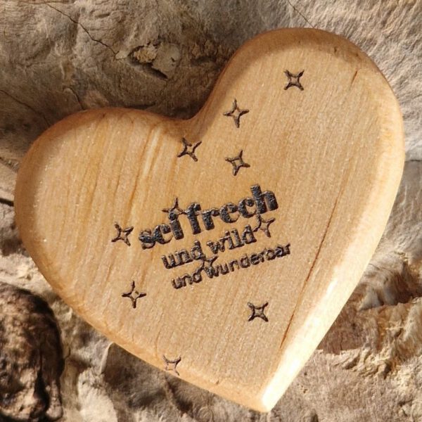 Herz-Magnet "sei frech" aus Erlenholz