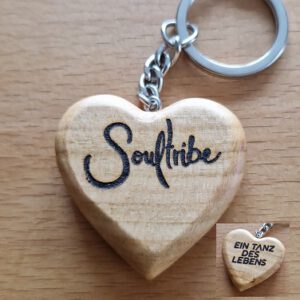 Herz-Schlüsselanhänger "Soultribe" aus Kirschbaumholz