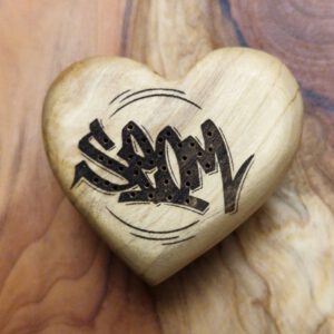 Duftherz fürs Auto mit Clip für die Lüftung SEOM-Logo