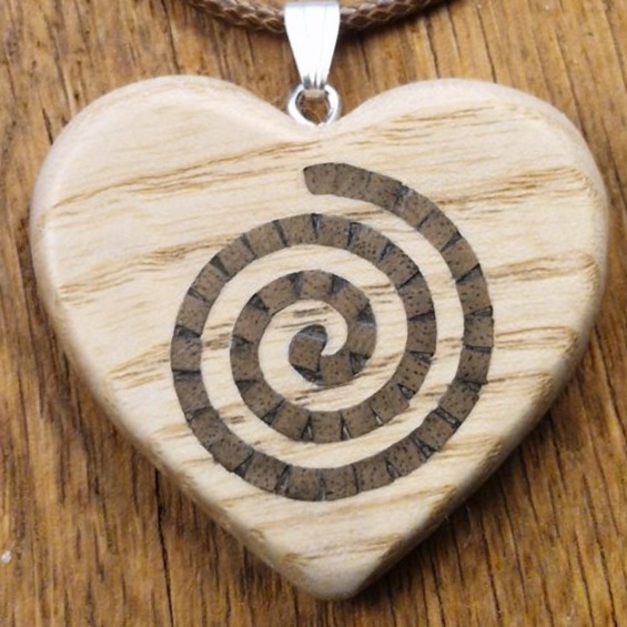 Herzkette aus "Esche" mit Mosaikspirale