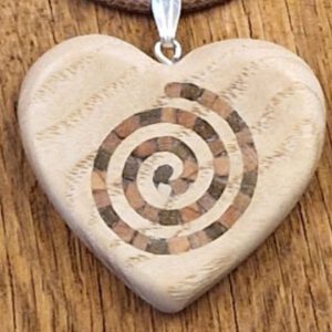 Herzkette aus "Esche" mit Mosaikspirale