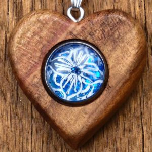 Mandala Herzkette aus Pflaumenbaum "handgemalt"